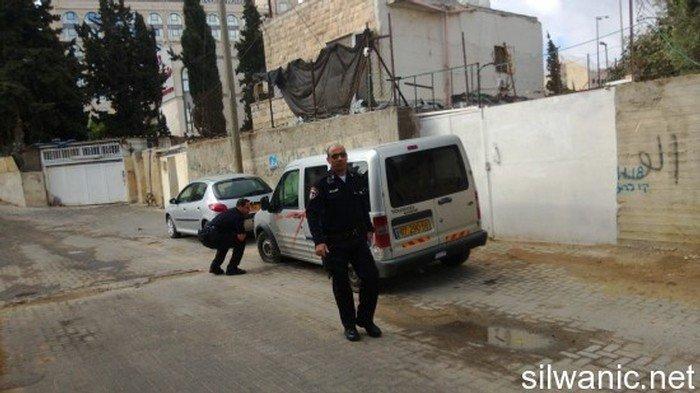 بالصور... مستوطنون متطرفون يثقبون إطارات مركبات في القدس بالصور... مستوطنون متطرفون يثقبون إطارات مركبات في القدس