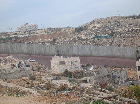 اسرائيل تمنع البناء في المناطق التي تسيطر عليها السلطة