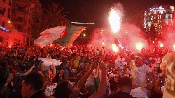 مقتل شخصين وإصابة 31 في احتفالات الجزائريين