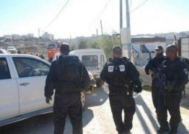 القدس: الاحتلال يهدد حي الفهيدات في عناتا بالإزالة