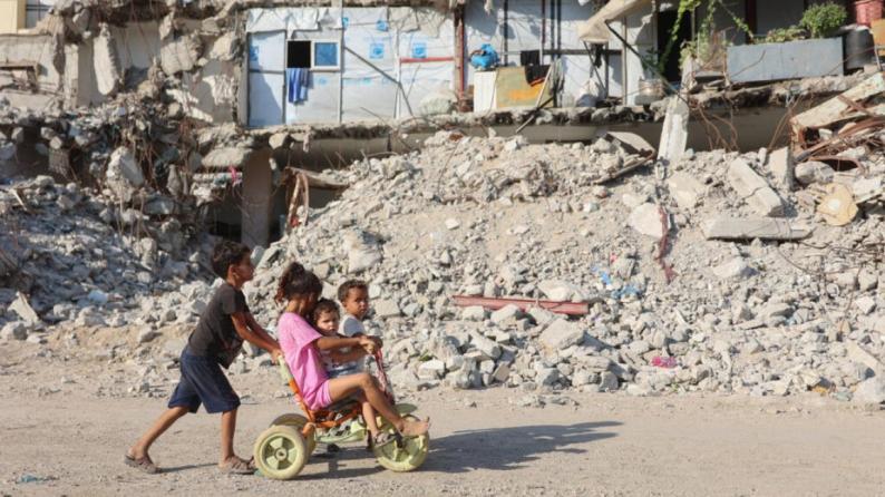 الاحتلال يعرقل إنشاء قاعدة لقوة دولية في غزة ضمن خطة ترامب.. ومخاوف من تعطيل إعادة الإعمار الاحتلال يعرقل إنشاء قاعدة لقوة دولية في غزة ضمن خطة ترامب.. ومخاوف من تعطيل إعادة الإعمار