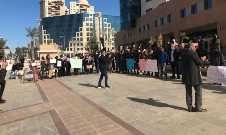 النقب: اعتقالات إضافية ووقفة احتجاجية أمام محكمة الاحتلال النقب: اعتقالات إضافية ووقفة احتجاجية أمام محكمة الاحتلال