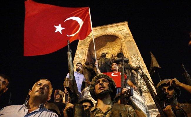 صحف تركية تتهم الامارات بدعم الانقلاب بـ3 مليارات دولار
