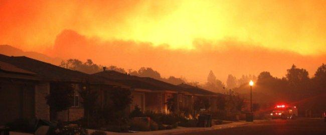 الحرائق تستعر بشدة بكاليفورنيا وتتحول لـ&quot;وحش خارج عن السيطرة&quot;