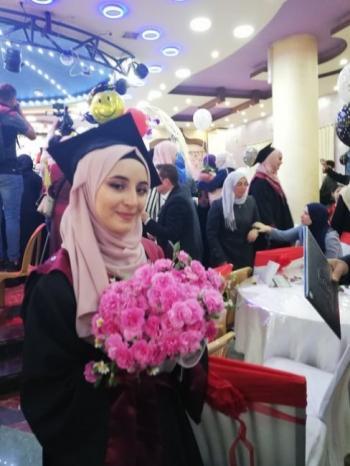 تمارا إبراهيم العكاري تهدي نجاحها لوالدها الشهيد: كان يرافقني إلى المدرسة ويطمئن على حصولي على المرتبة الأولى تمارا إبراهيم العكاري تهدي نجاحها لوالدها الشهيد: كان يرافقني إلى المدرسة ويطمئن على حصولي على المرتبة الأولى