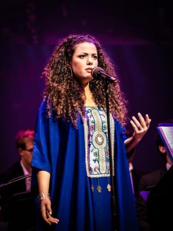 المغنية ناي البرغوثي تحصل على جائزة المواهب الشابة من مسرح &quot;Concertgebouw&quot; في هولندا