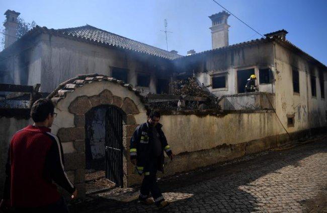 حصيلة ضحايا الحرائق في البرتغال وإسبانيا ترتفع إلى 45 قتيلا