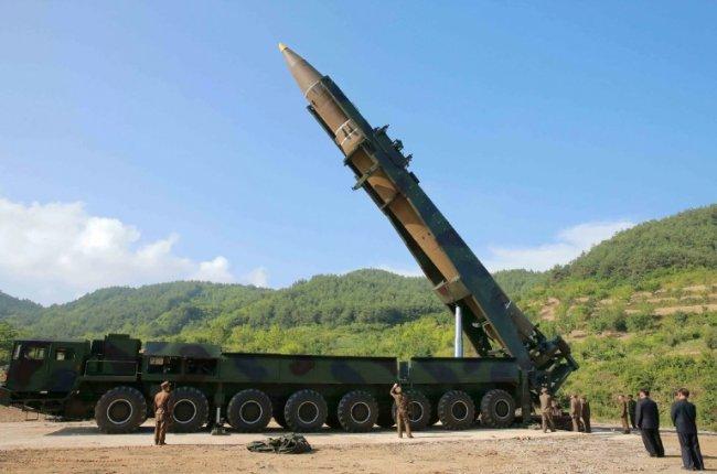 كوريا الشمالية تستعد لتجربة صاروخية جديدة