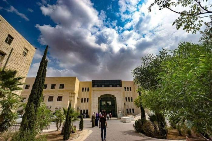 خريجو الصيدلة بجامعة القدس يحققون نجاحاً كاملاً في امتحان مزاولة المهنة الإسرائيلي