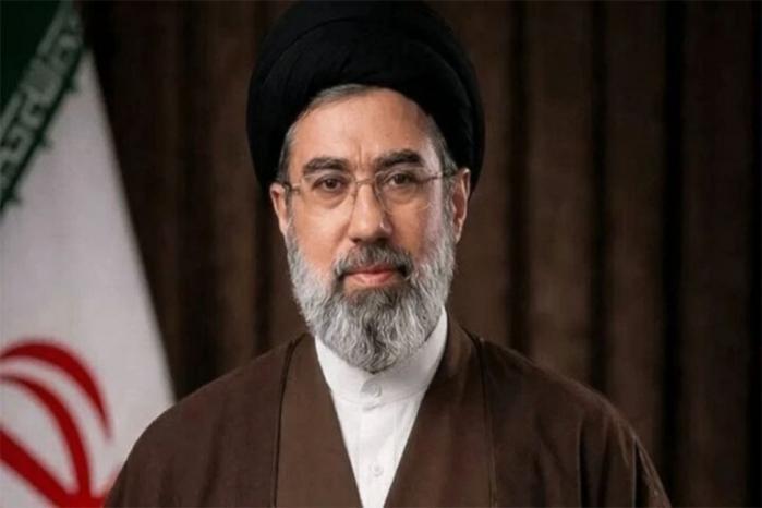 مجتبى خامنئي: صمود حزب الله سيقوده إلى النصر وإيران تواصل دعم سيادة لبنان مجتبى خامنئي: صمود حزب الله سيقوده إلى النصر وإيران تواصل دعم سيادة لبنان