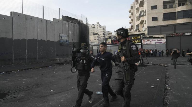 الاحتلال يصادق على أوامر اعتقال إداري بحق خمسة معتقلين من محافظة القدس الاحتلال يصادق على أوامر اعتقال إداري بحق خمسة معتقلين من محافظة القدس