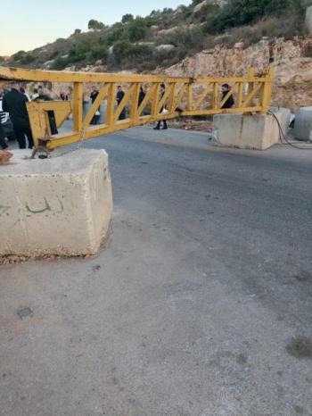 الاحتلال يغلق مدخل مدينة سلفيت والمدخل الغربي لقرية حارس الاحتلال يغلق مدخل مدينة سلفيت والمدخل الغربي لقرية حارس