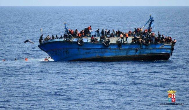 100 مفقود عربي في واحدة من أسوأ المآسي البحرية للمهاجرين