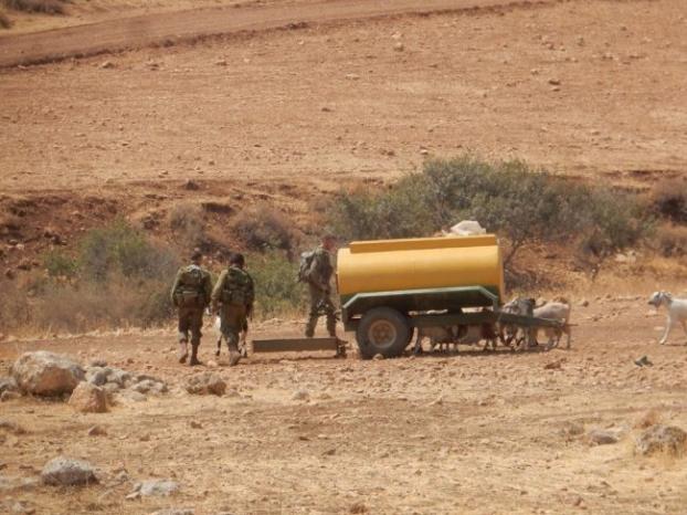 قوات الاحتلال تدمر خزان مياه للمزارعين في الأغوار الشمالية