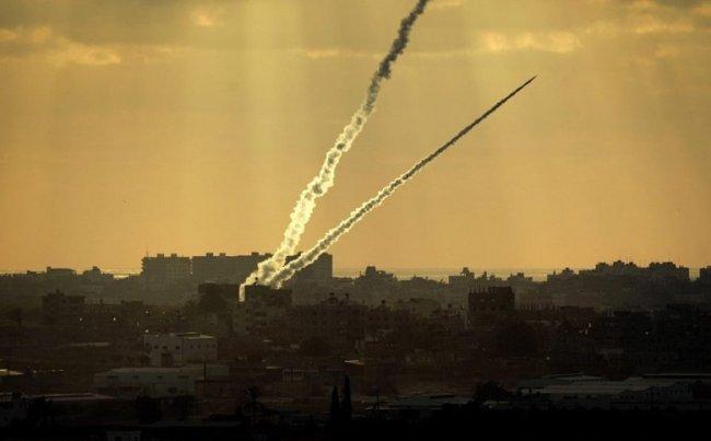 يديعوت: إطلاق صاروخ سقط داخل حدود القطاع