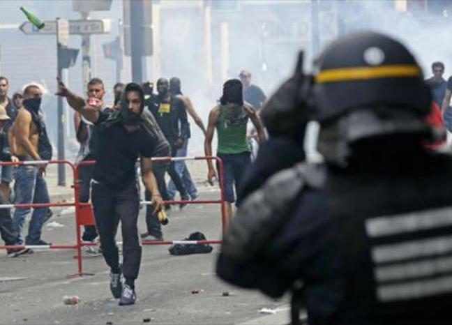 القضاء الفرنسي يحكم بسجن 4 متضامنين مع فلسطين القضاء الفرنسي يحكم بسجن 4 متضامنين مع فلسطين