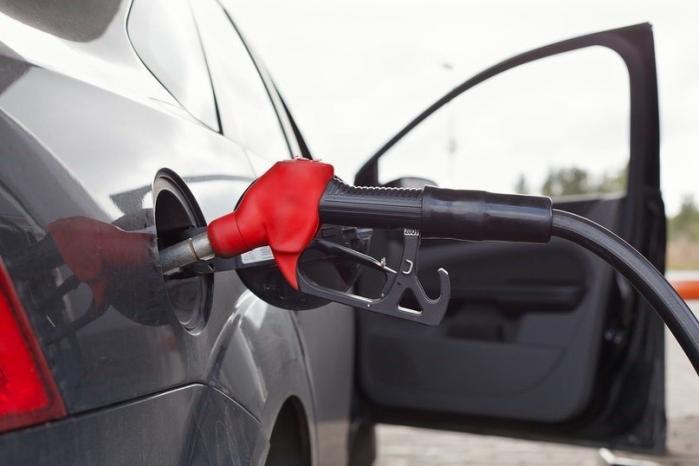 انخفاض أسعار البنزين والسولار وثبات اسعار الغاز في شباط