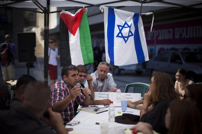 كيف تسكت المعارضة الإسرائيلية؟ - كتب ميراف زونزن