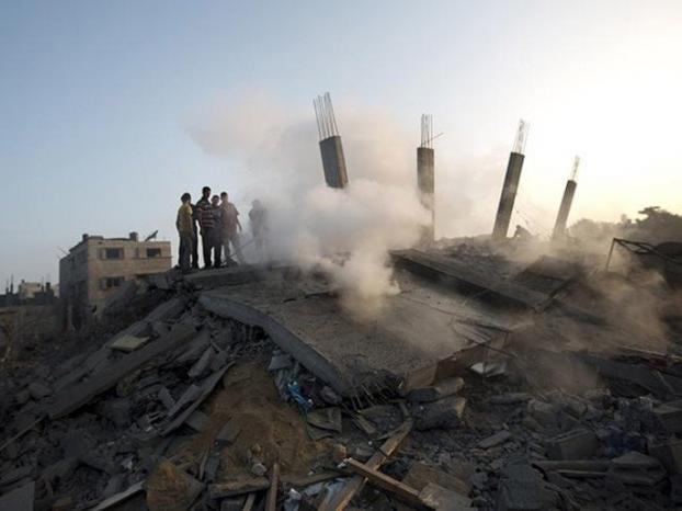 بالفيديو .. سقوط منزل بالشجاعية من 6 طوابق بعد شهرين من الحرب على غزة