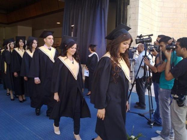 بالصور ... جامعة بيت لحم تحتفل بتخريج الفوج السادس والثلاثين من طلبتها
