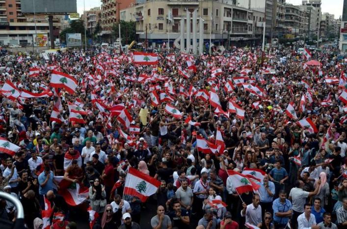 اضراب عام يشل لبنان والحريري يتفق على إصلاحات اقتصادية سيعرضها على الحكومة اليوم