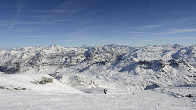 فرنسا: انهيار ثلجي يطمر متزلجين في جبال الألب