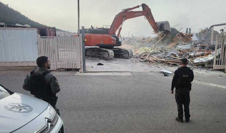 سلطات الااحتلال تهدم مبنى في دبورية بالداخل المحتل