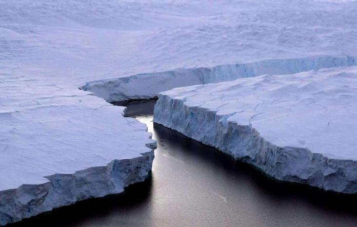 كتلة جليدية بحجم العاصمة البريطانية لندن تنفصل عن القطب الجنوبي
