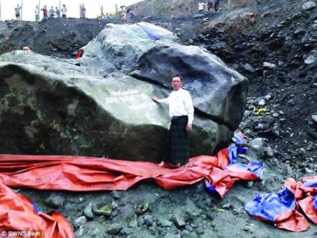 اكتشاف أضخم حجر كريم في العالم