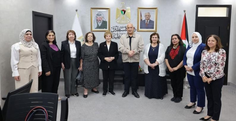 وزير الداخلية يبحث مع وفد نسوي سبل مواجهة التحريض وتعزيز السلم الأهلي وزير الداخلية يبحث مع وفد نسوي سبل مواجهة التحريض وتعزيز السلم الأهلي