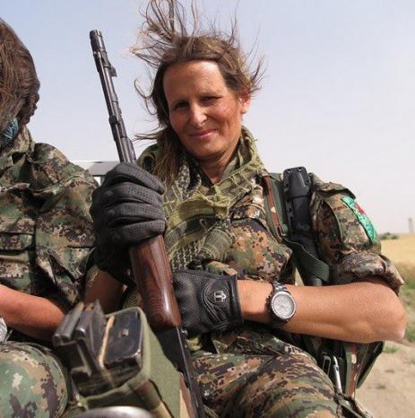 عارضة أزياء كندية ساهمت في طرد &quot;داعش&quot; من أبرز معاقله بسوريا
