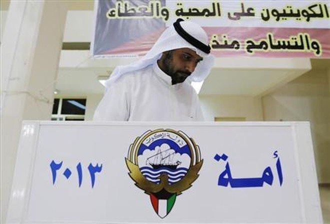 ليبراليون وقبائل صغيرة يفوزون في انتخابات الكويت بعد مقاطعة المعارضة والحكومة تستقيل