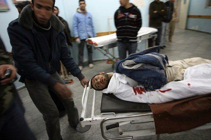 إصابة أربعة مواطنين في غزة إثر غارة إسرائيلية