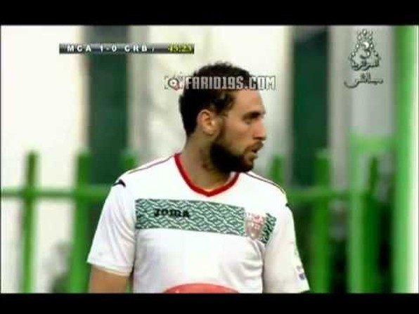بالفيديو...أغرب لقطة في تاريخ الكرة الجزائرية