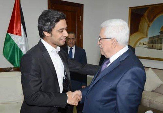 الرئيس يمنح الفنان المصري أحمد جمال مواطنة الشرف الفلسطينية