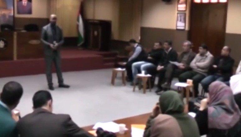 خاص لـ "وطن": بالفيديو... طولكرم: "العلاقات العامة".. جسور تعاون مع المواطن وعقبات في طريقها إلى الحل خاص لـ "وطن": بالفيديو... طولكرم: "العلاقات العامة".. جسور تعاون مع المواطن وعقبات في طريقها إلى الحل