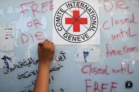 إسرائيل تستغل صمت الصليب الأحمر على جرائمها