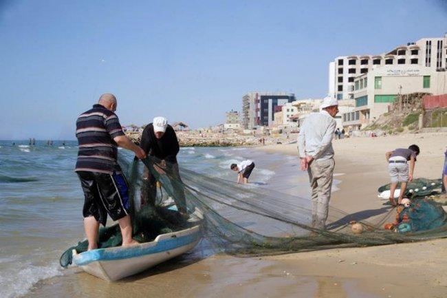 منسق لجان الصيادين لوطن: الاحتلال تراجع عن توسيع مساحة الصيد