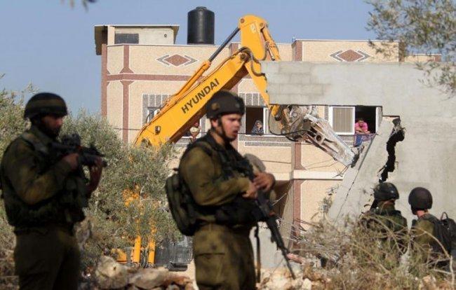 الاتحاد الاوروبي يستنكر مصادرة وهدم منازل للفلسطينين بالضفة