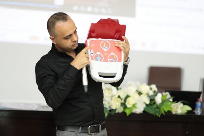 الجامعة العربية الأمريكية تُطلق مبادرة بتركيب أجهزة مُزيل الرجفان القلبي الآلي (AED) في مواقع استراتيجية داخل الحرم الجامعة العربية الأمريكية تُطلق مبادرة بتركيب أجهزة مُزيل الرجفان القلبي الآلي (AED) في مواقع استراتيجية داخل الحرم