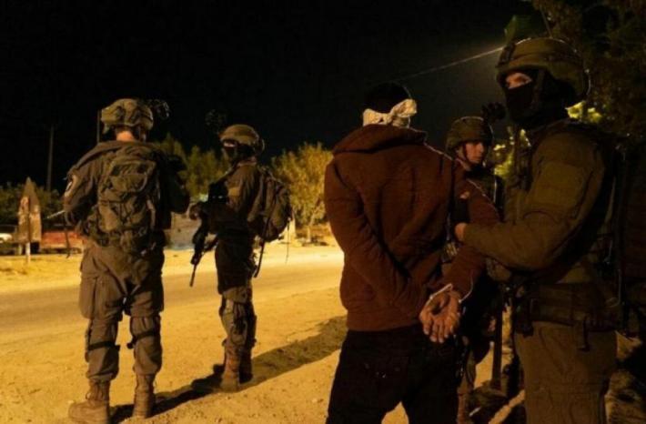 الاحتلال يعتقل شابين من طوباس ومخيم الفارعة جنوبا الاحتلال يعتقل شابين من طوباس ومخيم الفارعة جنوبا