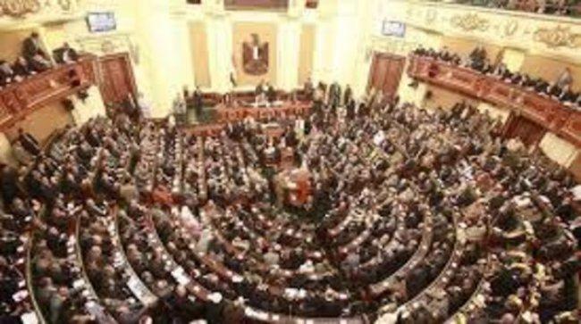 برلمان مصر يوافق على فرض الطوارئ
