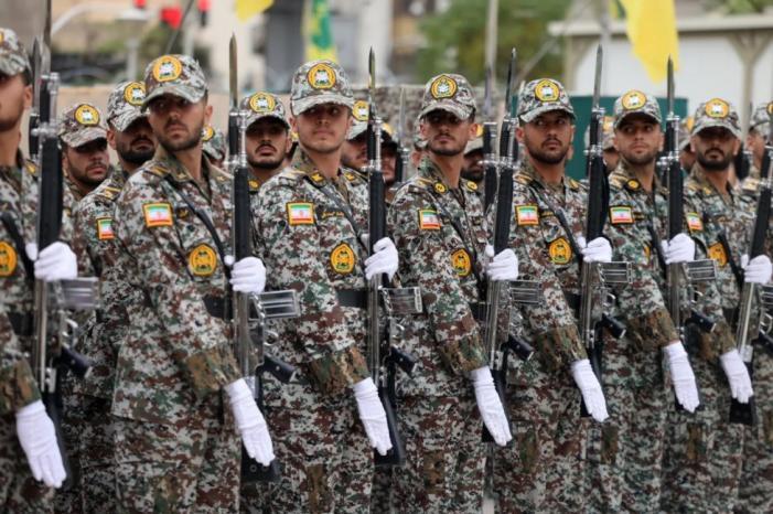 "بلومبرغ" عن مسؤولين غربيين: إيران لا تزال لديها قوة كافية للرد إذا استأنفت واشنطن غاراتها "بلومبرغ" عن مسؤولين غربيين: إيران لا تزال لديها قوة كافية للرد إذا استأنفت واشنطن غاراتها
