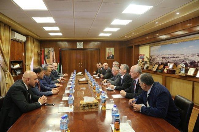 رئيس مجموعة الاتصالات عمار العكر يزور جامعة النجاح ويلتقي إدارتها وطلبتها رئيس مجموعة الاتصالات عمار العكر يزور جامعة النجاح ويلتقي إدارتها وطلبتها