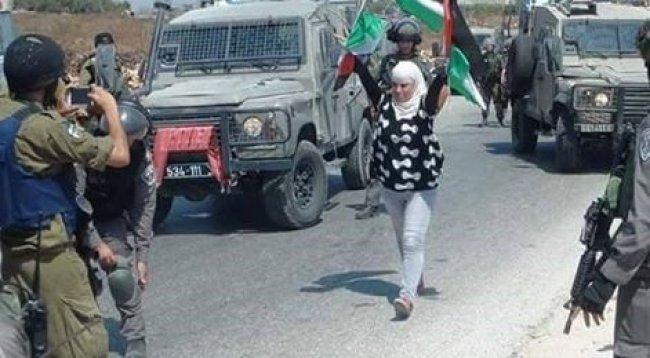 الاحتلال يعتقل منال التميمي من النبي صالح