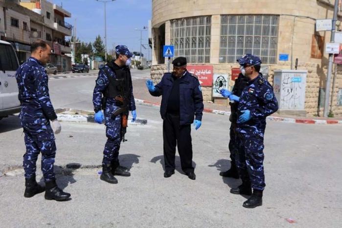 الأجهزة الأمنية تعتدي على أصحاب البسطات في الخليل وتعتقل عددا منهم.. والأمن يوضح!