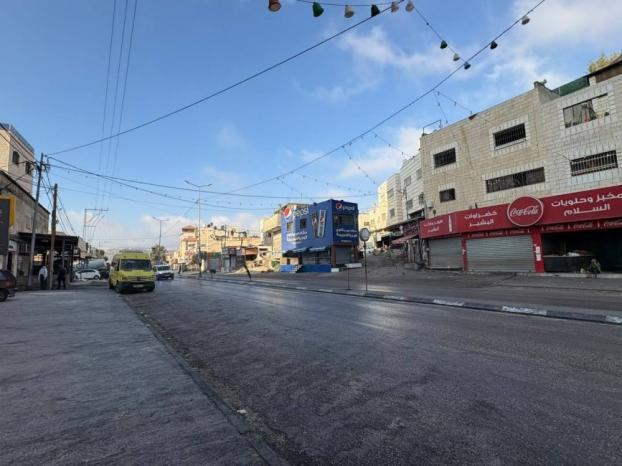 الاحتلال يغلق المحال التجارية في حوارة جنوب نابلس الاحتلال يغلق المحال التجارية في حوارة جنوب نابلس