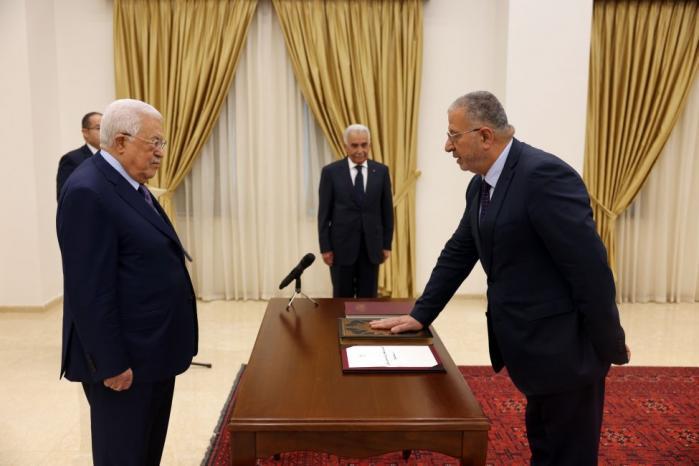 علي مهنا يؤدي اليمين القانونية رئيسا للمحكمة الدستورية العليا علي مهنا يؤدي اليمين القانونية رئيسا للمحكمة الدستورية العليا