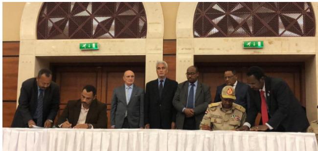 &quot;العسكري&quot; و&quot;التغيير&quot; في السودان يوقعان على الاتفاق السياسي