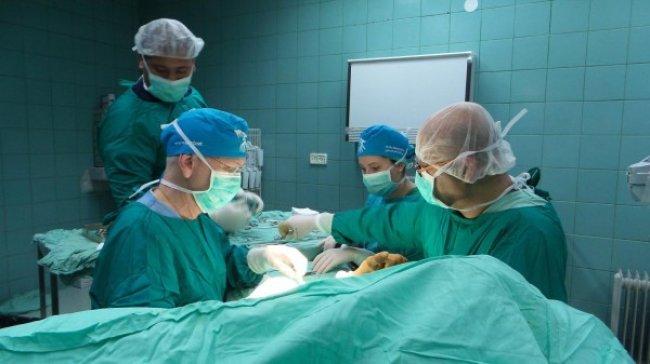 الأولى في فلسطين.. عملية جراحية تضمنت إماتة مريض سريرياً بنابلس‎